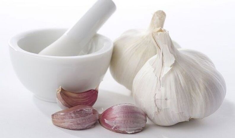 garlic to cleanse the body of parasites